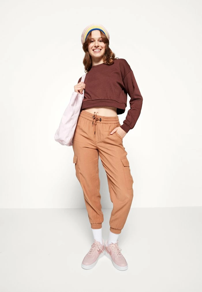 Vila VIRUST CROPPED - Sweatshirt - Chocolate Fondant 4 Vila VIRUST CROPPED - Sweatshirt - Chocolate Fondant - Image 2