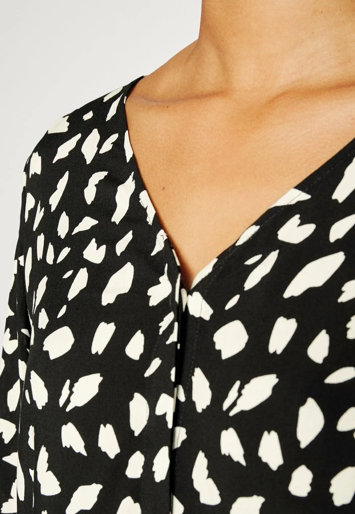 Vila VIPAYA V NECK - Blouse - Black 6 Vila VIPAYA V NECK - Blouse - Black - Image 4