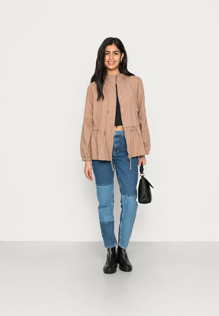 Vila VIABIGALE SHORT PARKA - Summer Jacket - Portabella 4 Vila VIABIGALE SHORT PARKA - Summer Jacket - Portabella - Image 2