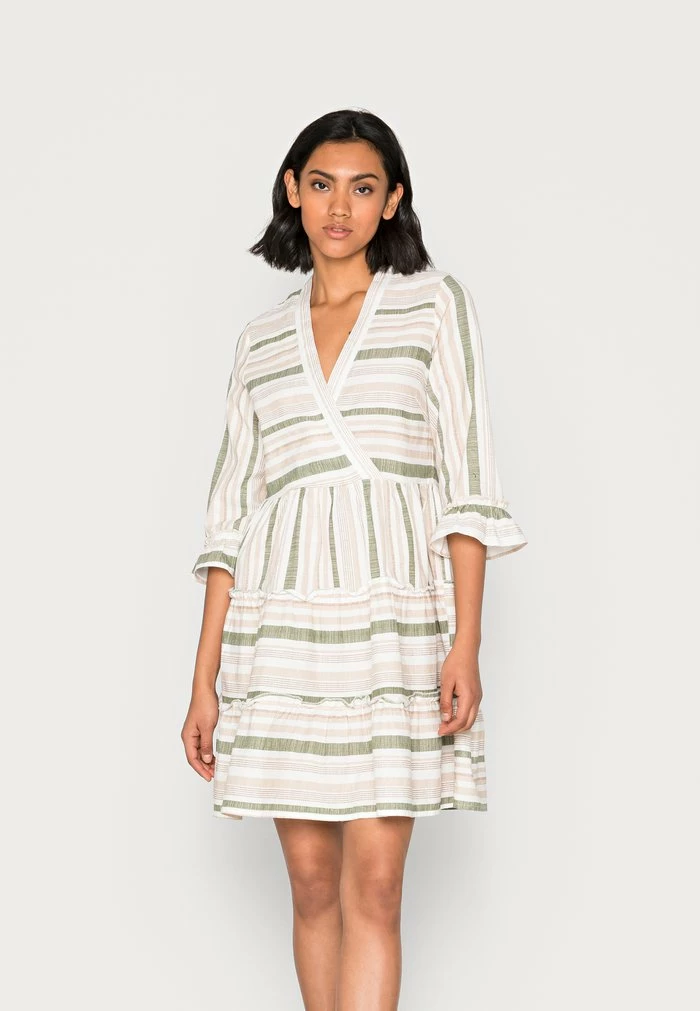 Vila VIETNI 3/4 SLEEVE SHORT - Day Dress - Cloud Dancer Four Leaf Clover Combo 3 Vila VIETNI 3/4 SLEEVE SHORT - Day Dress - Cloud Dancer Four Leaf Clover Combo