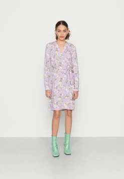 VILANA V-NECK BELT DRESS - Day Dress - Pastel Lilac/branch Flowers