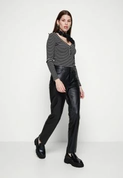 Alternative view of Vila VIBALU V NECK - Long Sleeved Top - Black