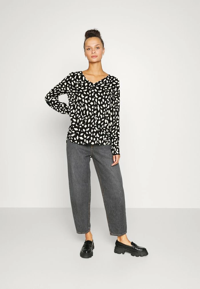 Vila VIPAYA V NECK - Blouse - Black 4 Vila VIPAYA V NECK - Blouse - Black - Image 2