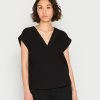 VILANIA V NECK - Blouse - Black